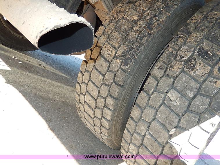 image for item H1277 2002 Chevrolet Silverado 3500 HD utility truck