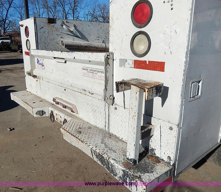 image for item H1277 2002 Chevrolet Silverado 3500 HD utility truck