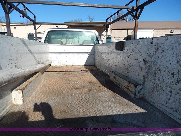 image for item H1277 2002 Chevrolet Silverado 3500 HD utility truck