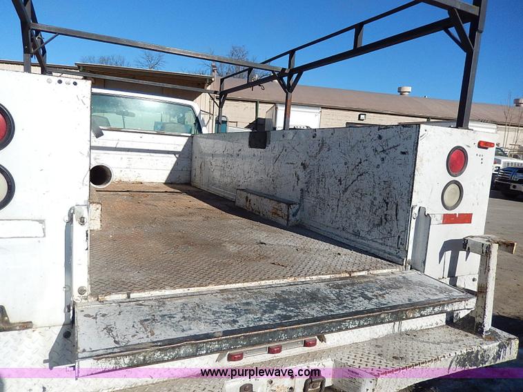 image for item H1277 2002 Chevrolet Silverado 3500 HD utility truck