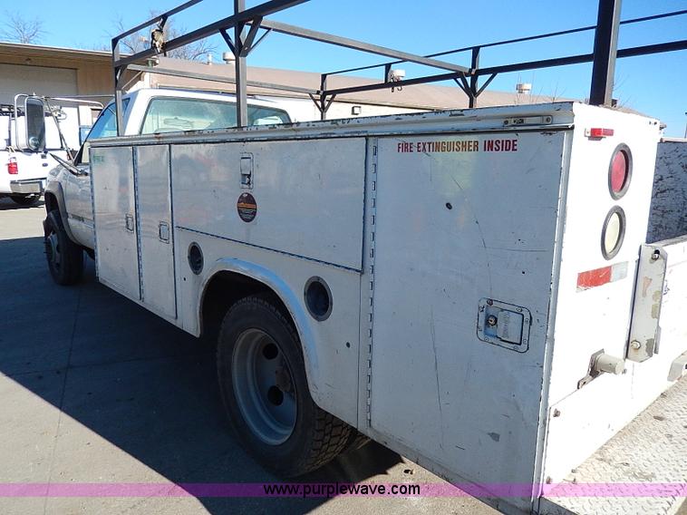 image for item H1277 2002 Chevrolet Silverado 3500 HD utility truck