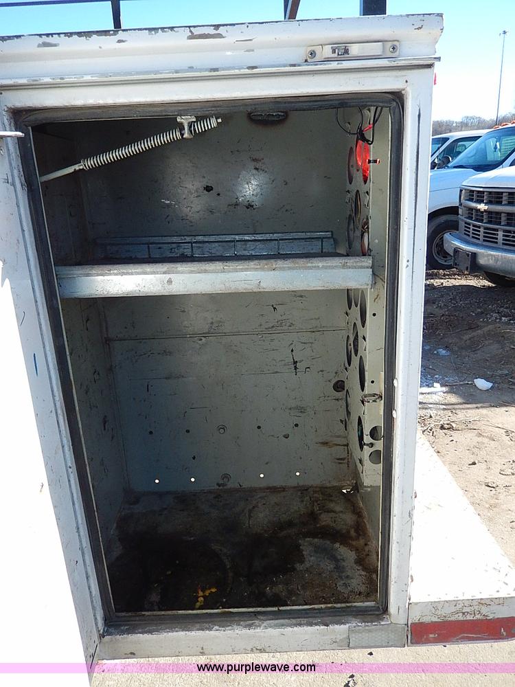 image for item H1277 2002 Chevrolet Silverado 3500 HD utility truck