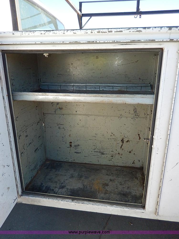 image for item H1277 2002 Chevrolet Silverado 3500 HD utility truck