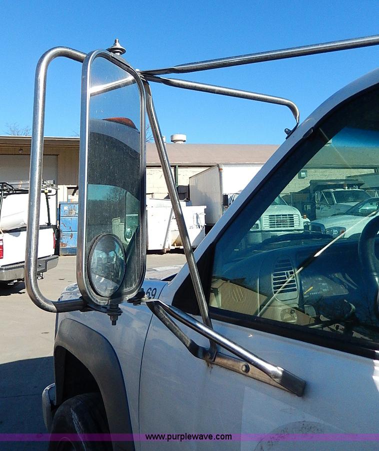 image for item H1277 2002 Chevrolet Silverado 3500 HD utility truck