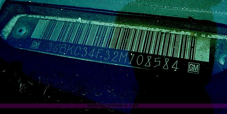 image for item H1277 2002 Chevrolet Silverado 3500 HD utility truck