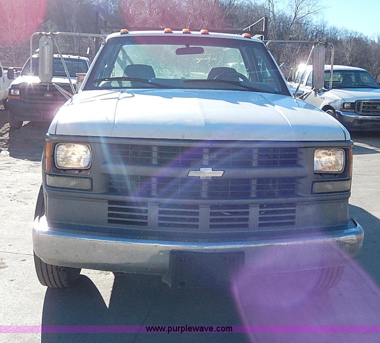 image for item H1278 2001 Chevrolet Silverado 3500 HD utility truck