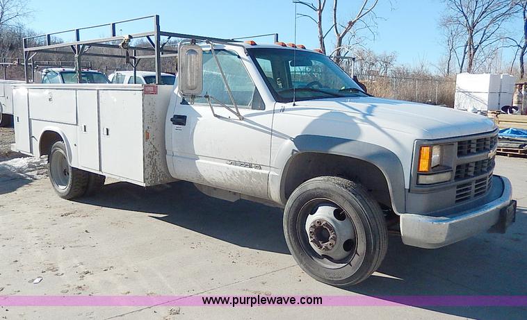 image for item H1278 2001 Chevrolet Silverado 3500 HD utility truck