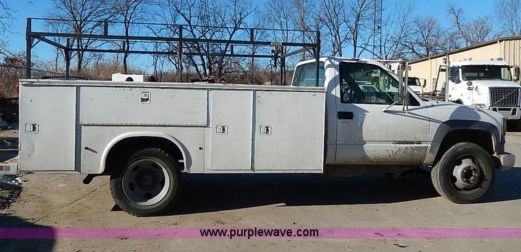 image for item H1278 2001 Chevrolet Silverado 3500 HD utility truck