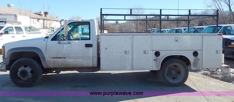 image for item H1278 2001 Chevrolet Silverado 3500 HD utility truck