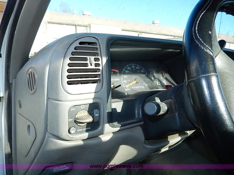 image for item H1278 2001 Chevrolet Silverado 3500 HD utility truck