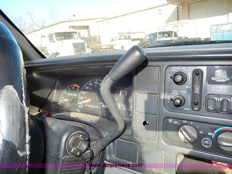 image for item H1278 2001 Chevrolet Silverado 3500 HD utility truck