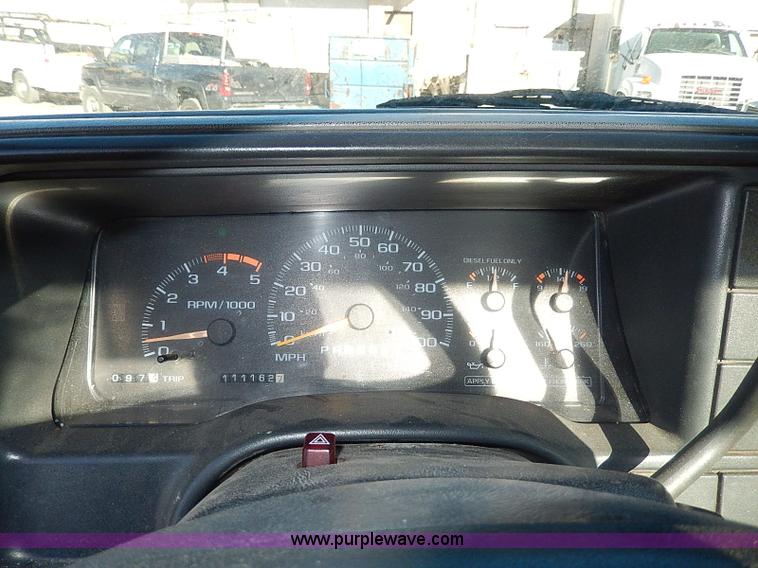 image for item H1278 2001 Chevrolet Silverado 3500 HD utility truck