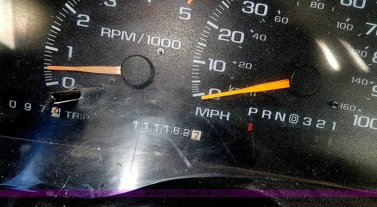 image for item H1278 2001 Chevrolet Silverado 3500 HD utility truck