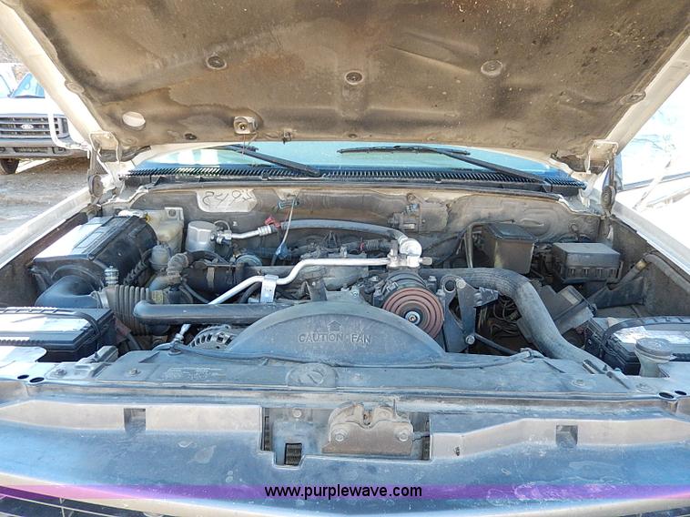 image for item H1278 2001 Chevrolet Silverado 3500 HD utility truck