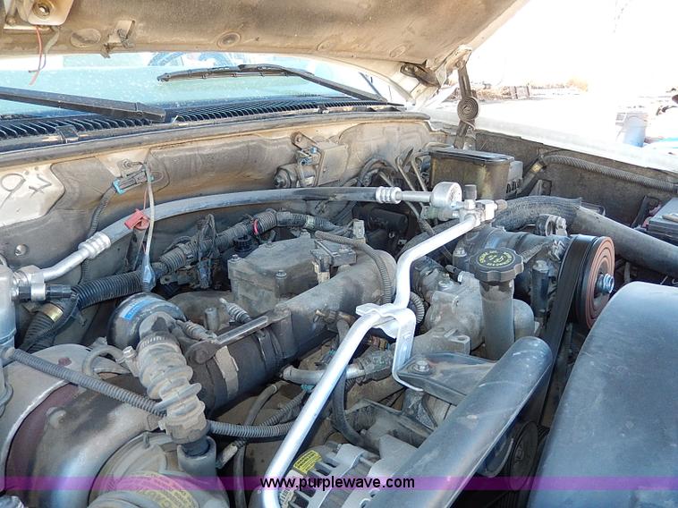 image for item H1278 2001 Chevrolet Silverado 3500 HD utility truck