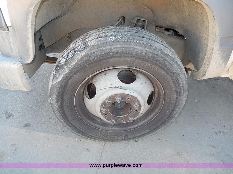 image for item H1278 2001 Chevrolet Silverado 3500 HD utility truck