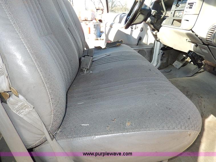 image for item H1278 2001 Chevrolet Silverado 3500 HD utility truck