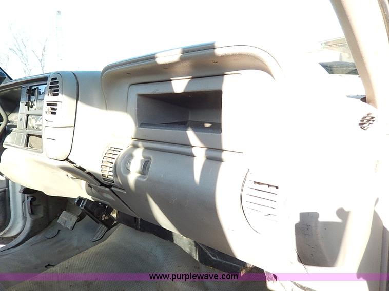 image for item H1278 2001 Chevrolet Silverado 3500 HD utility truck