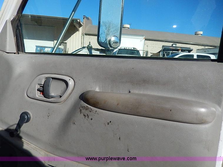 image for item H1278 2001 Chevrolet Silverado 3500 HD utility truck