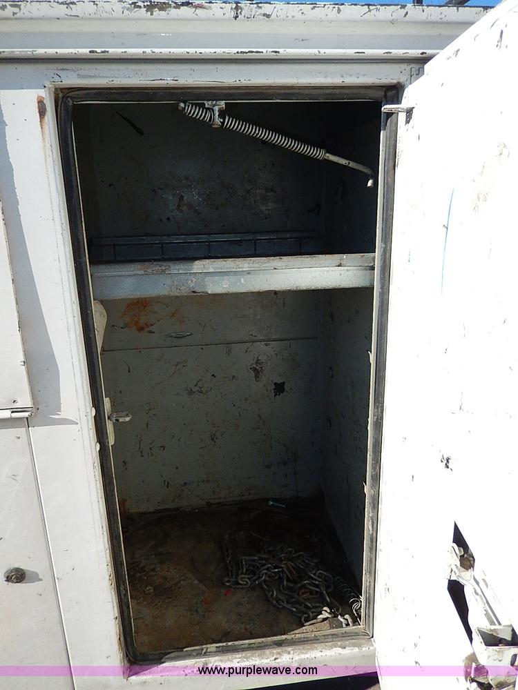 image for item H1278 2001 Chevrolet Silverado 3500 HD utility truck