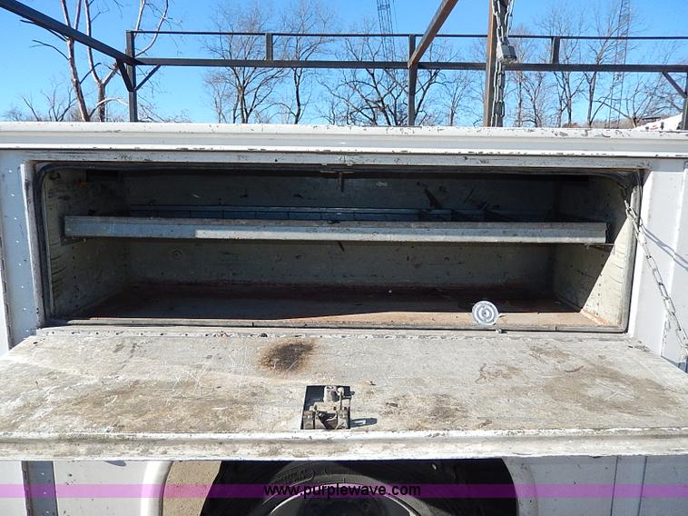 image for item H1278 2001 Chevrolet Silverado 3500 HD utility truck