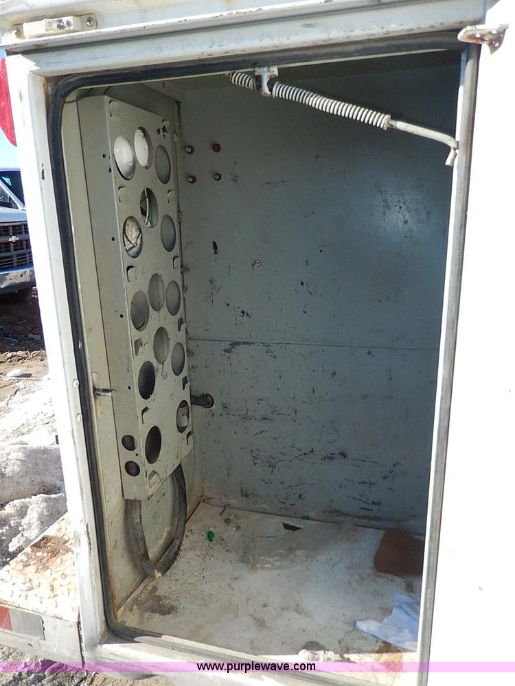 image for item H1278 2001 Chevrolet Silverado 3500 HD utility truck