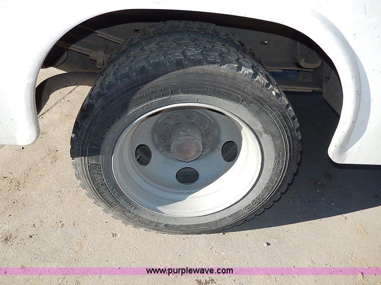 image for item H1278 2001 Chevrolet Silverado 3500 HD utility truck