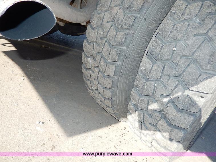 image for item H1278 2001 Chevrolet Silverado 3500 HD utility truck