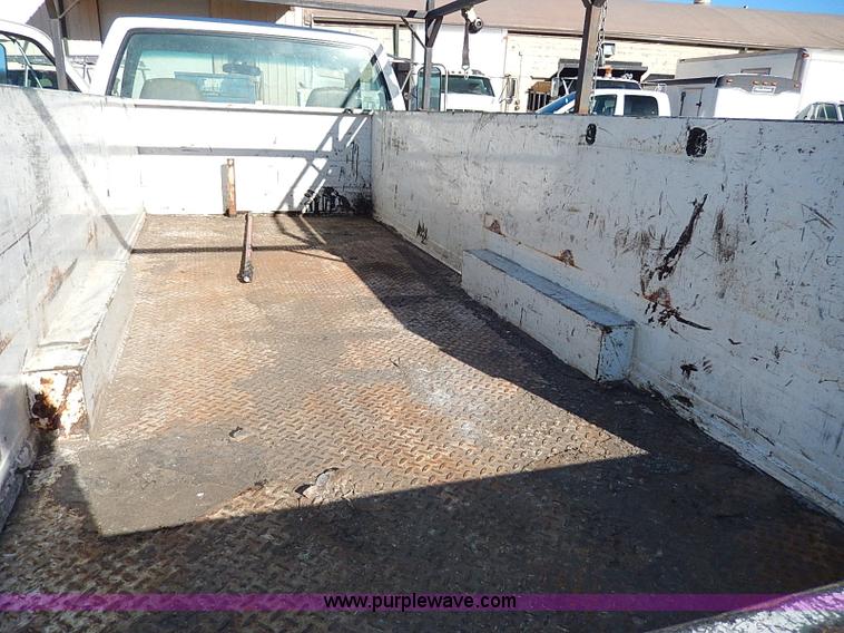 image for item H1278 2001 Chevrolet Silverado 3500 HD utility truck