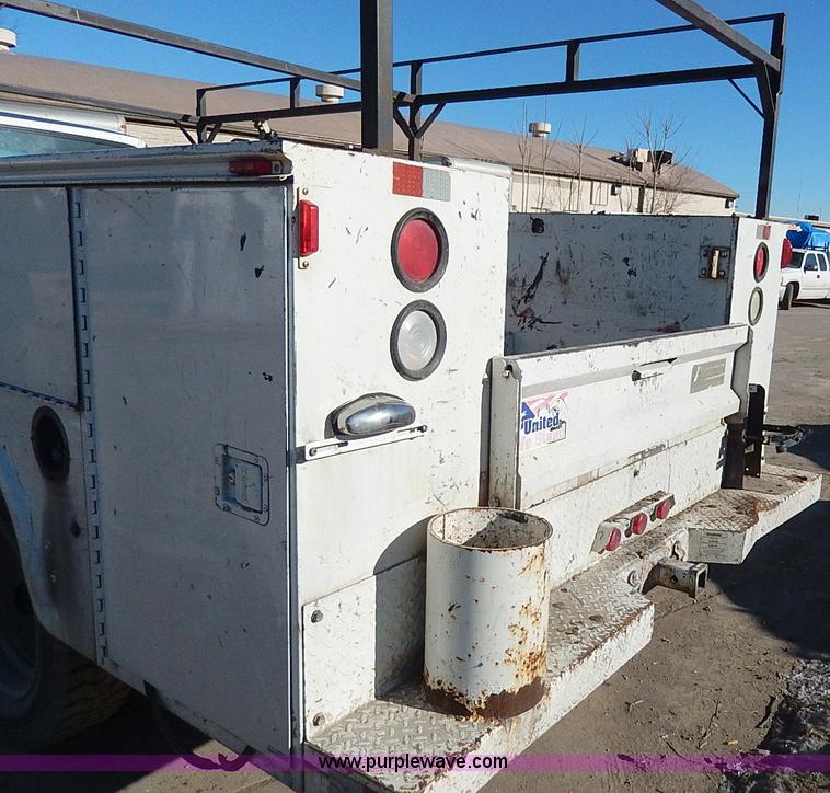 image for item H1278 2001 Chevrolet Silverado 3500 HD utility truck