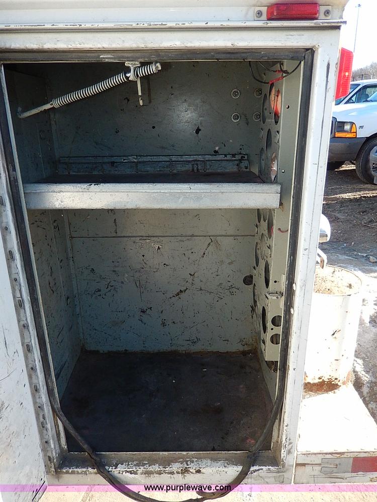 image for item H1278 2001 Chevrolet Silverado 3500 HD utility truck