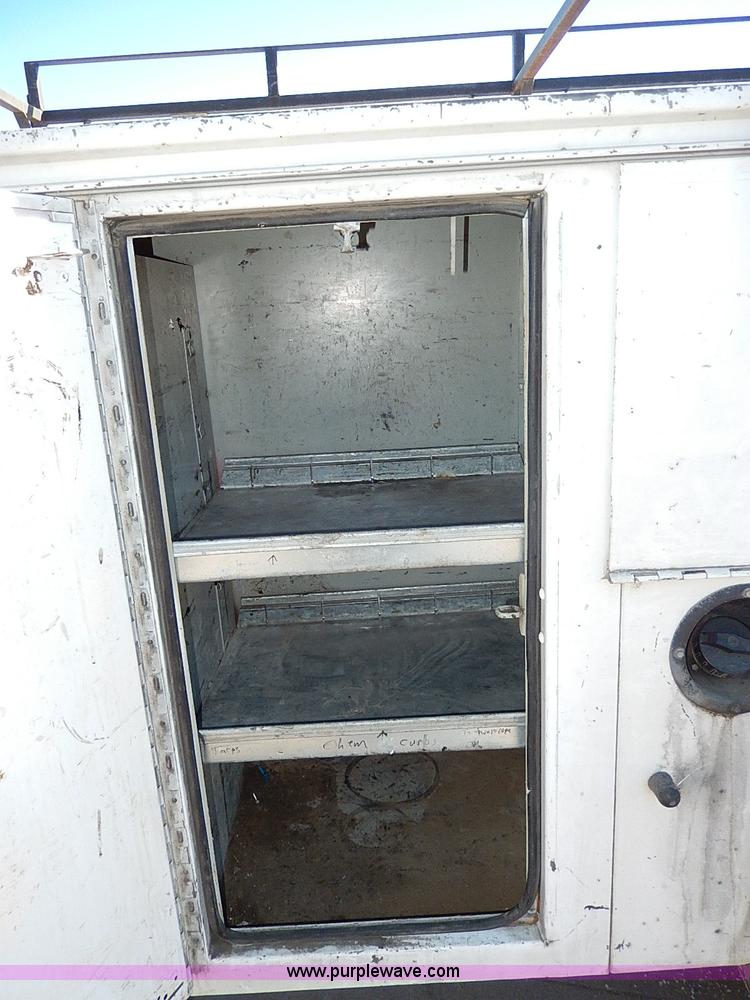 image for item H1278 2001 Chevrolet Silverado 3500 HD utility truck