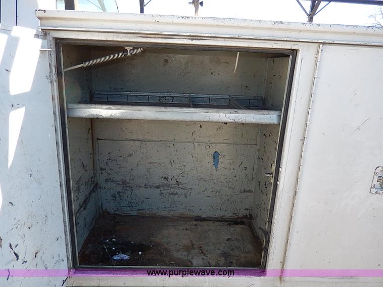 image for item H1278 2001 Chevrolet Silverado 3500 HD utility truck