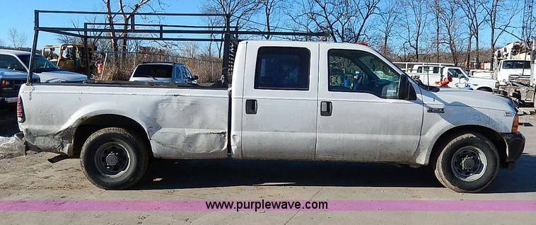 image for item H1279 2001 Ford F250 Super Duty Crew Cab pickup truck