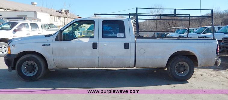 image for item H1279 2001 Ford F250 Super Duty Crew Cab pickup truck