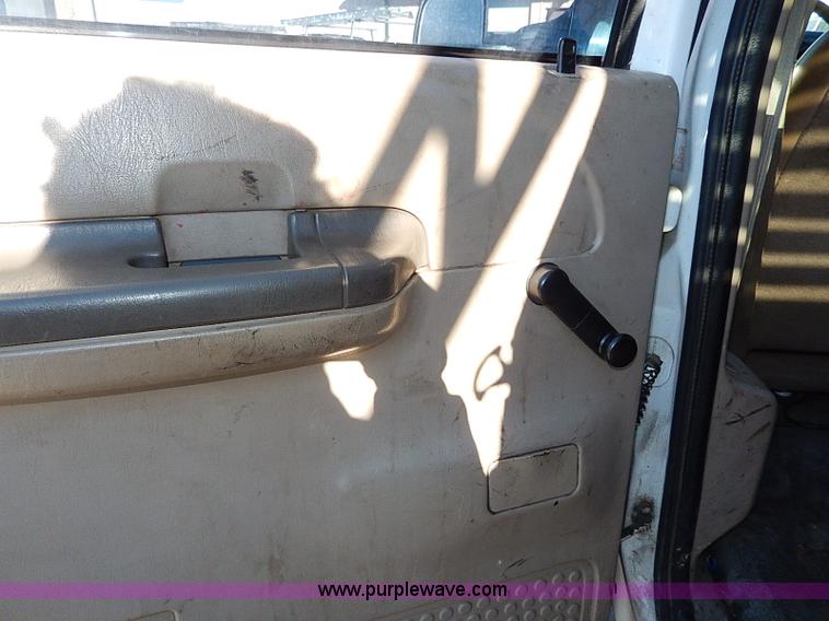 image for item H1279 2001 Ford F250 Super Duty Crew Cab pickup truck