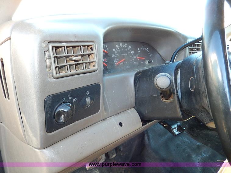 image for item H1279 2001 Ford F250 Super Duty Crew Cab pickup truck