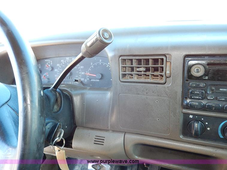 image for item H1279 2001 Ford F250 Super Duty Crew Cab pickup truck