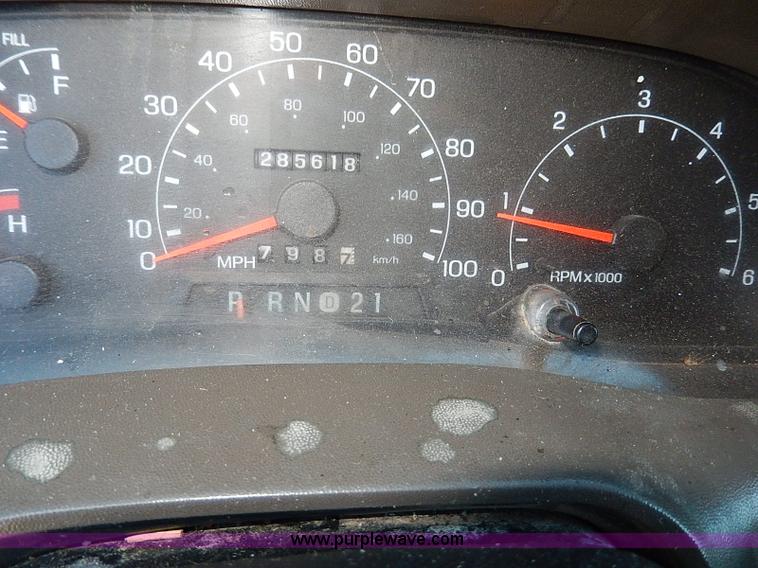 image for item H1279 2001 Ford F250 Super Duty Crew Cab pickup truck