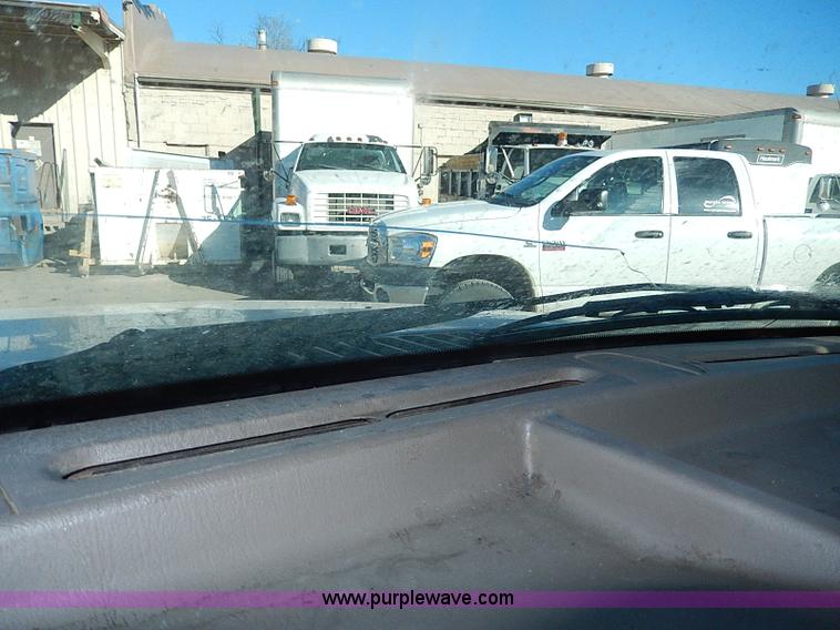 image for item H1279 2001 Ford F250 Super Duty Crew Cab pickup truck