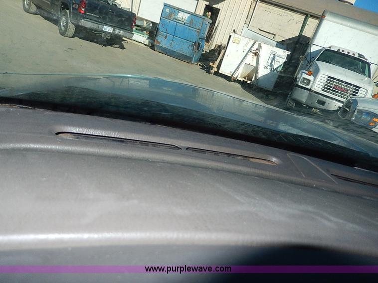 image for item H1279 2001 Ford F250 Super Duty Crew Cab pickup truck