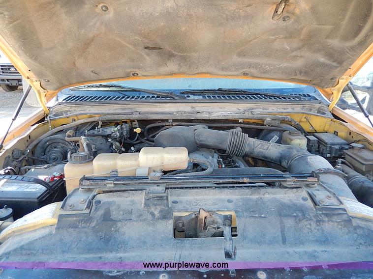 image for item H1279 2001 Ford F250 Super Duty Crew Cab pickup truck