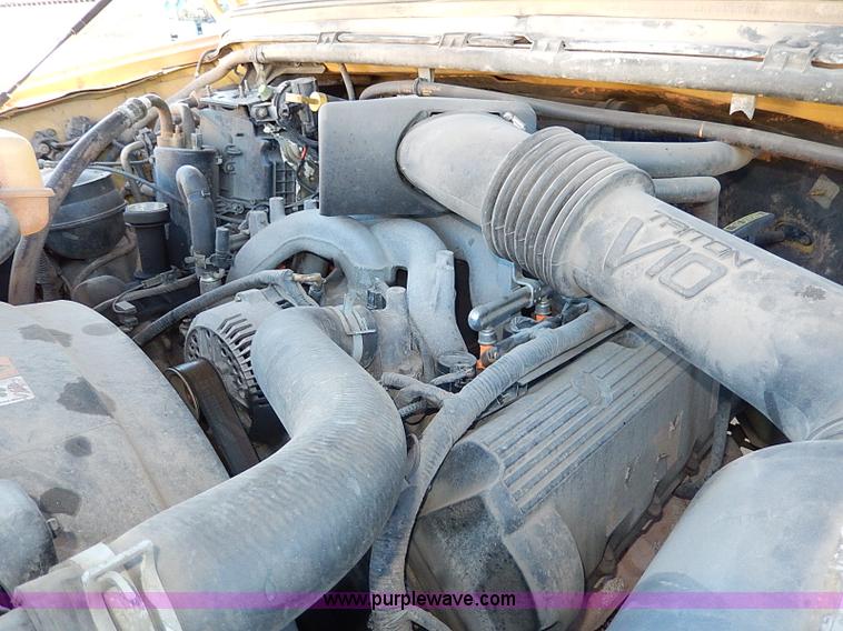 image for item H1279 2001 Ford F250 Super Duty Crew Cab pickup truck