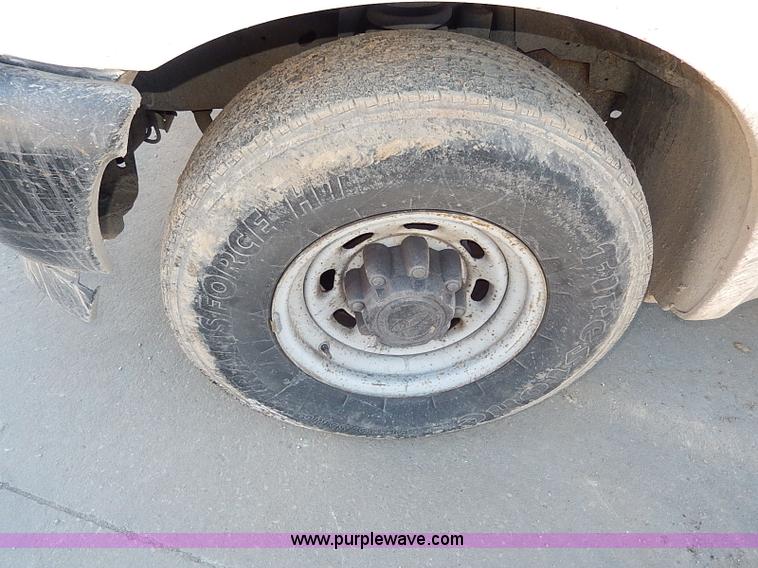 image for item H1279 2001 Ford F250 Super Duty Crew Cab pickup truck