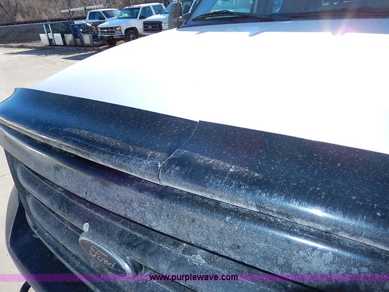 image for item H1279 2001 Ford F250 Super Duty Crew Cab pickup truck