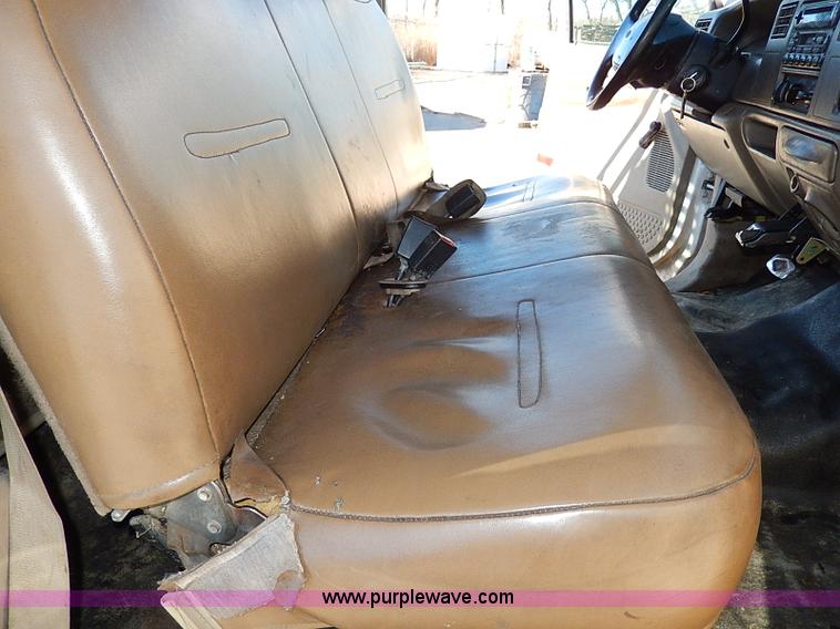 image for item H1279 2001 Ford F250 Super Duty Crew Cab pickup truck