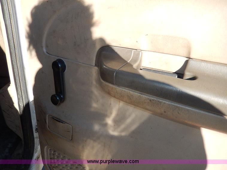 image for item H1279 2001 Ford F250 Super Duty Crew Cab pickup truck