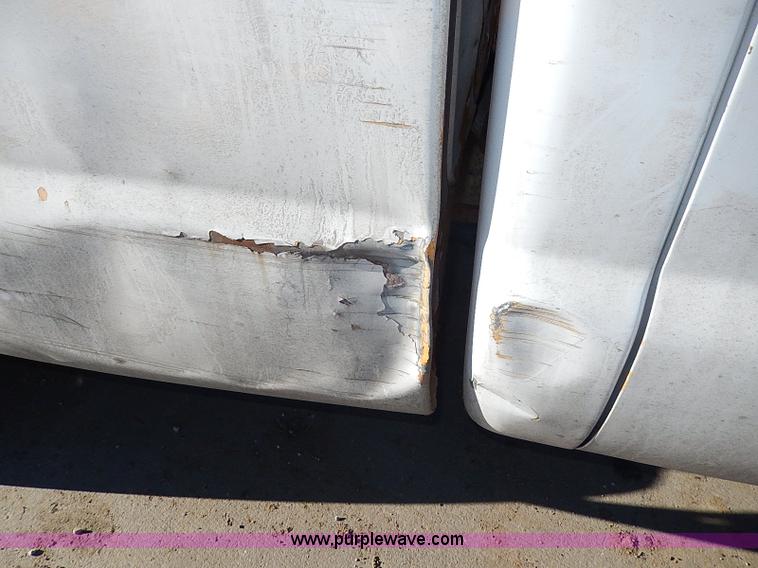 image for item H1279 2001 Ford F250 Super Duty Crew Cab pickup truck