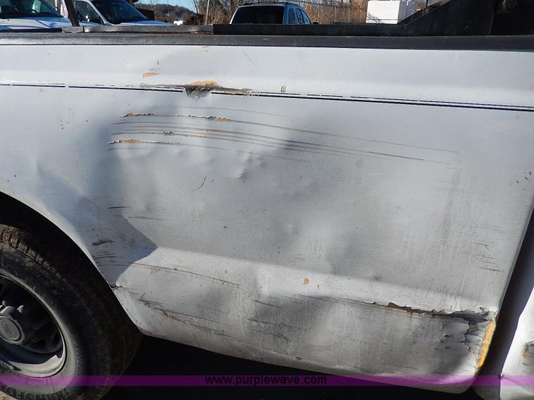 image for item H1279 2001 Ford F250 Super Duty Crew Cab pickup truck