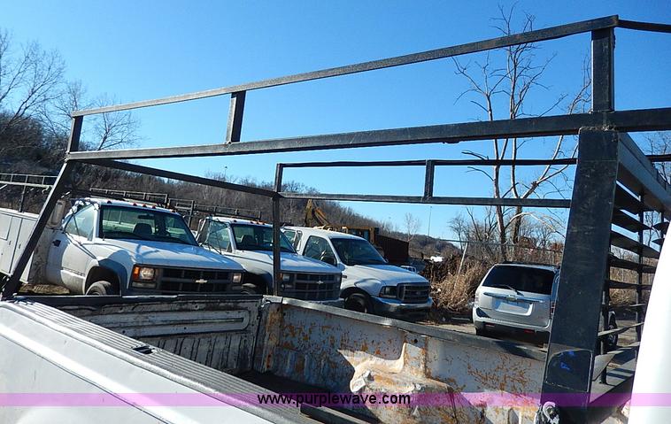 image for item H1279 2001 Ford F250 Super Duty Crew Cab pickup truck